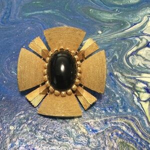 Maltese Cross brooch pin round black gem in center
